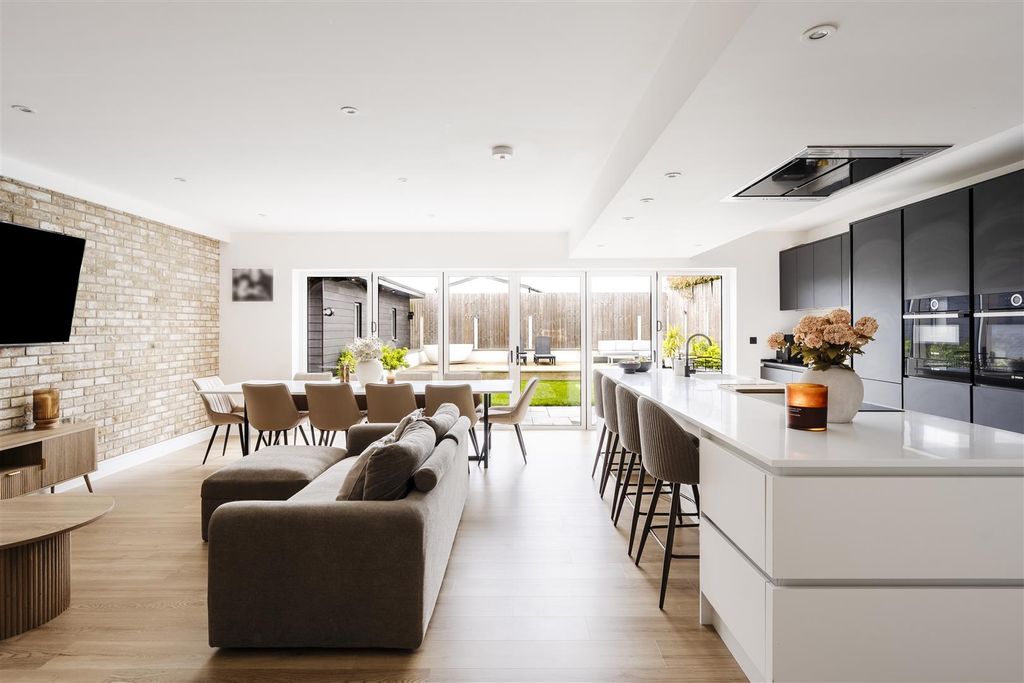 Additional image 2 of 4 bed detached house for saleMelinda Lane, Clacton-On-Sea CO16