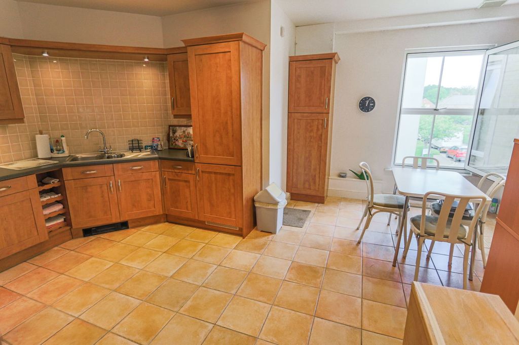Additional image 2 of 2 bed flat for saleColdstream Road, Caterham CR3