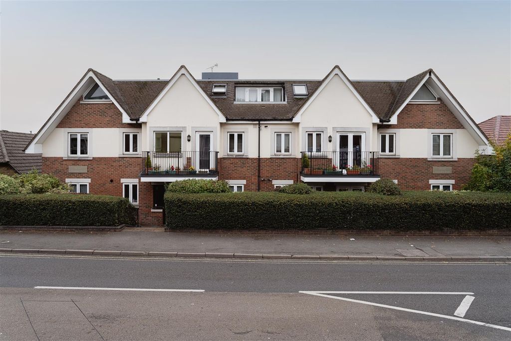 Additional image 4 of 2 bed flat for saleCoulsdon Road, Caterham CR3