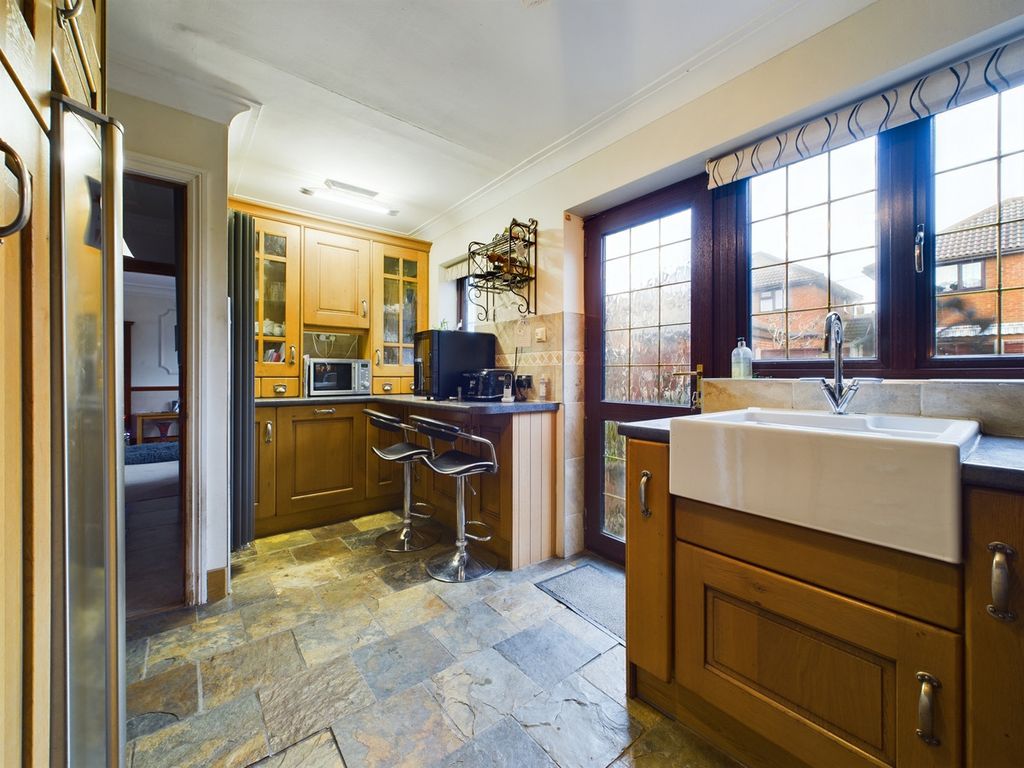 Additional image 4 of 4 bed detached house for saleMay Avenue, Canvey Island SS8