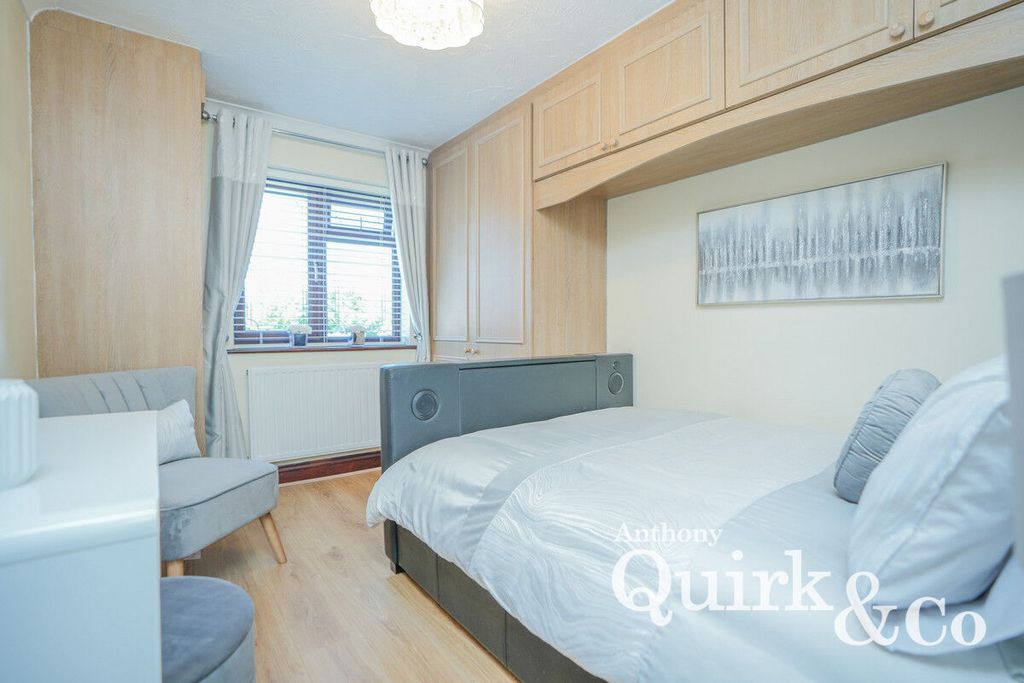 Additional image 18 of 4 bed detached house for saleLarup Avenue, Canvey Island SS8