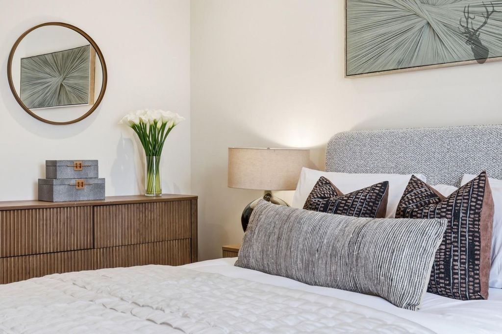 Additional image 12 of 2 bed flat for saleHigh Road, Chigwell IG7