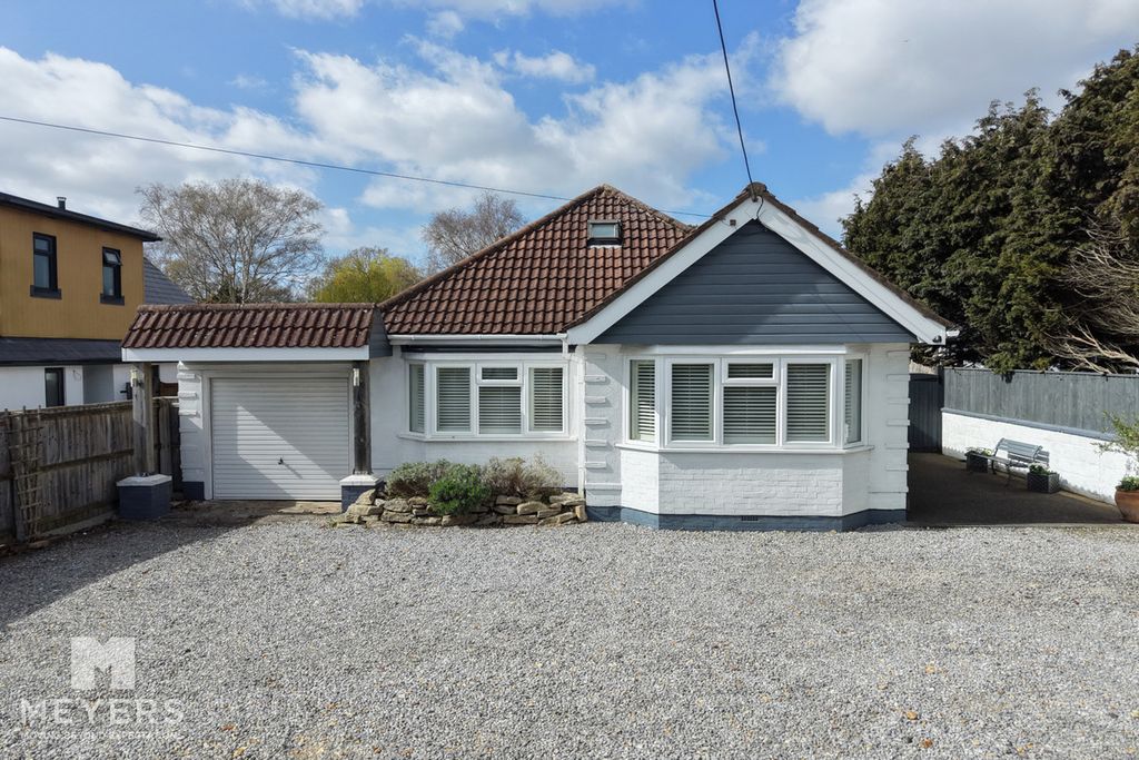 3 bed chalet for saleThe Grove, Christchurch, 2 BH23