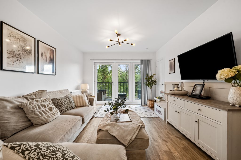 Additional image 2 of 2 bed flat for saleChertsey, Surrey KT16