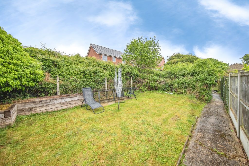 2 bed maisonette for saleDe Greys Close, Great Cornard, Sudbury CO10 photo 3
