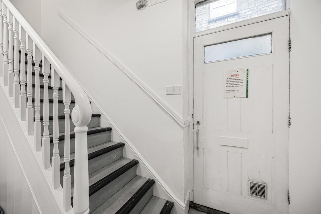 Additional image 11 of 2 bed flat for saleAshcroft Road, Cirencester, Gloucestershire GL7
