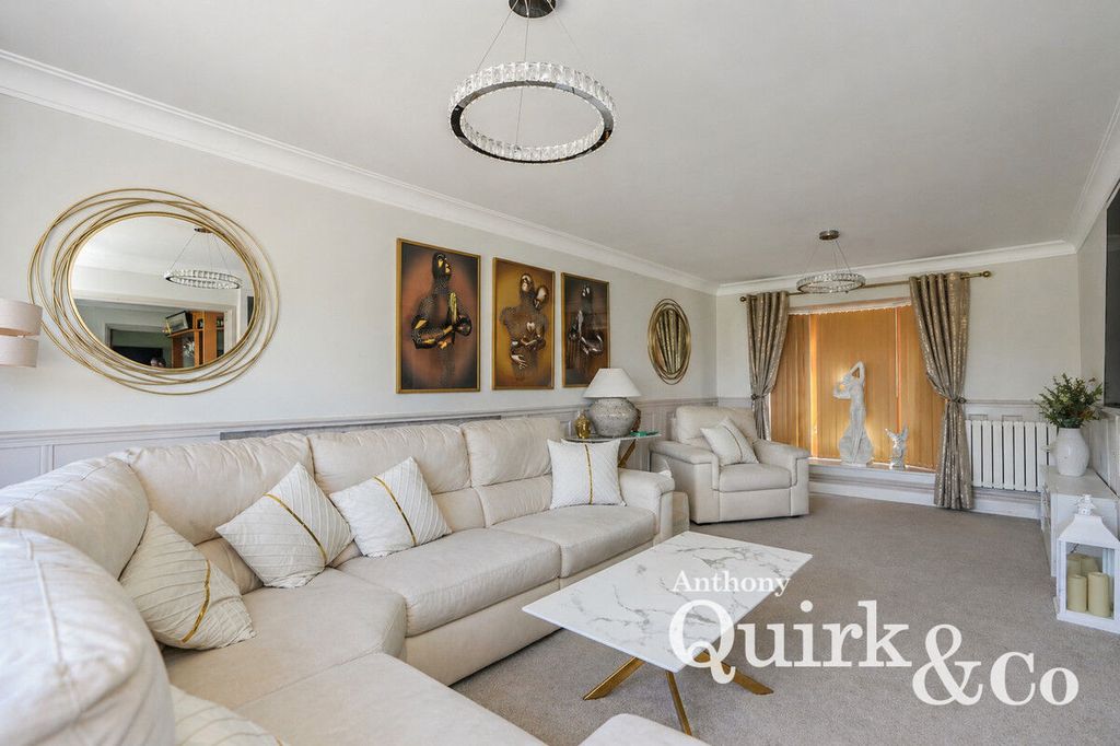 Additional image 8 of 4 bed detached house for salePrince William Avenue, Canvey Island SS8