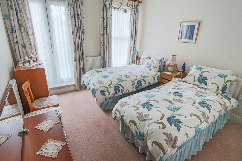Additional image 8 of 2 bed flat for saleColdstream Road, Caterham CR3