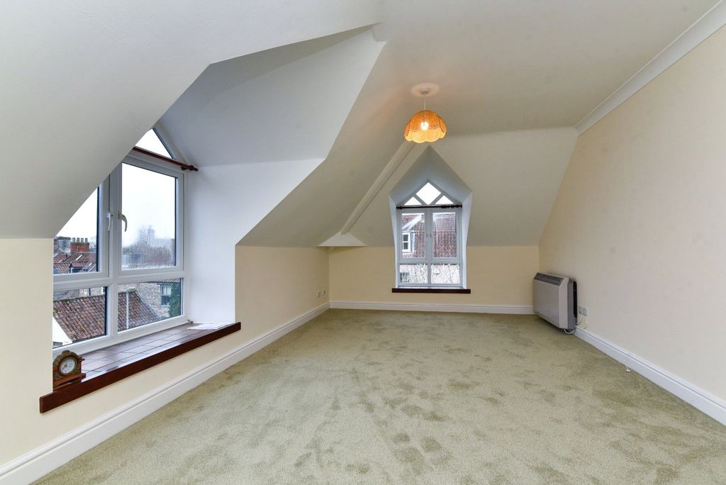 Additional image 5 of 1 bed flat for saleThe Cloisters, South Street, Wells, Somerset BA5