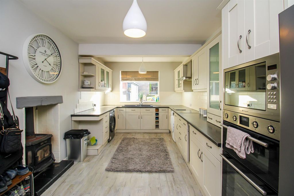 Additional image 4 of 2 bed detached bungalow for saleHolywell Lane, Castleford WF10