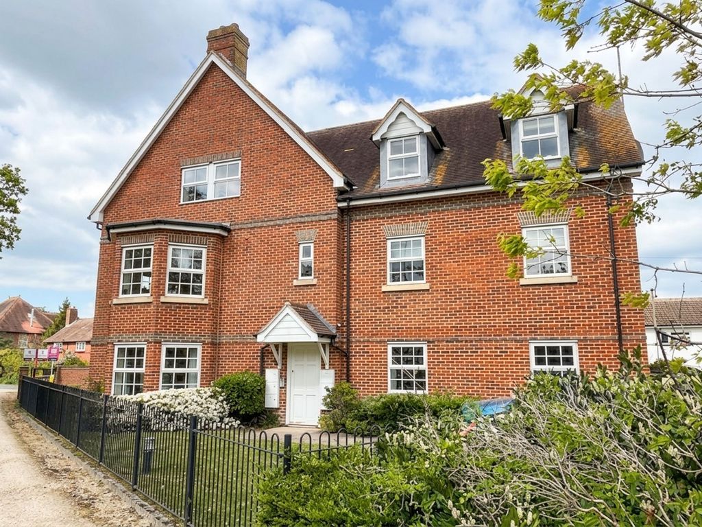 2 bed flat for salePhoenix Court, Thame OX9