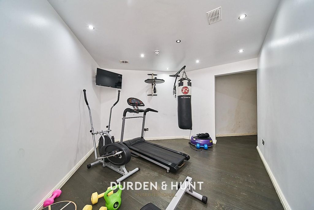 Additional image 4 of 2 bed flat for saleEden Avenue, Chigwell IG7