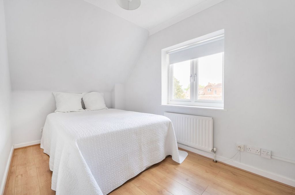 Additional image 11 of 3 bed flat for saleChapel Street, Chichester PO19