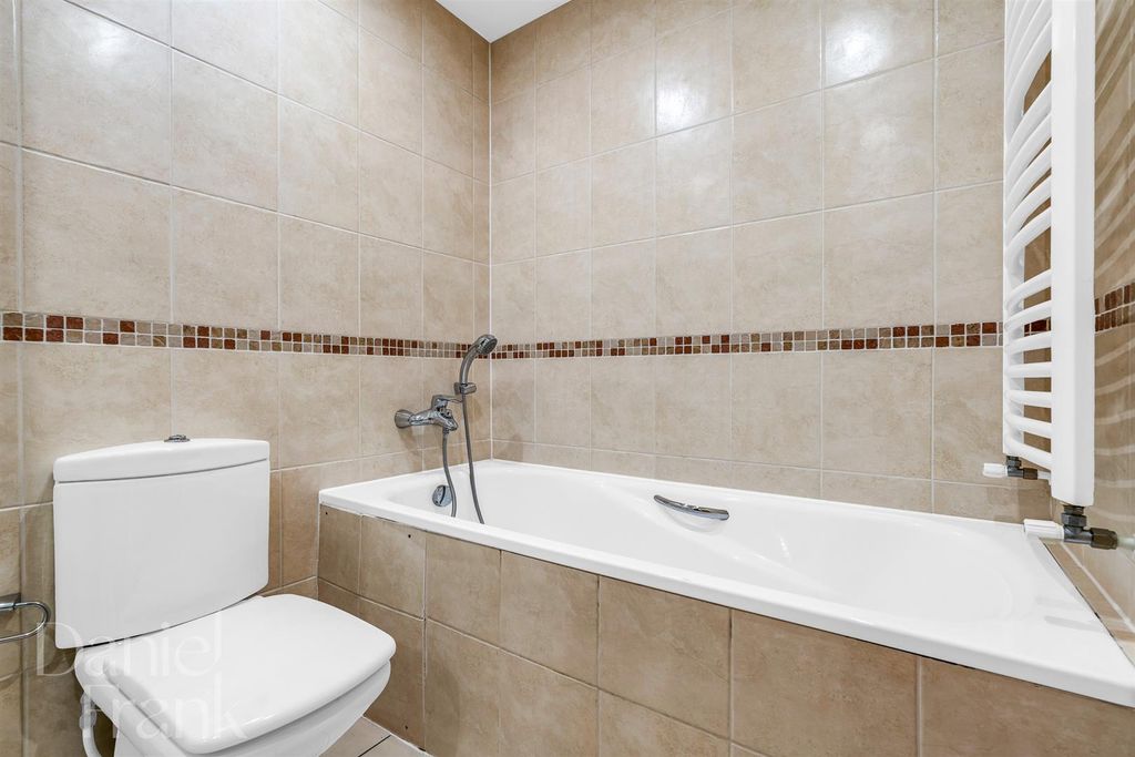Additional image 10 of 2 bed flat for saleHigh Road, Chigwell IG7