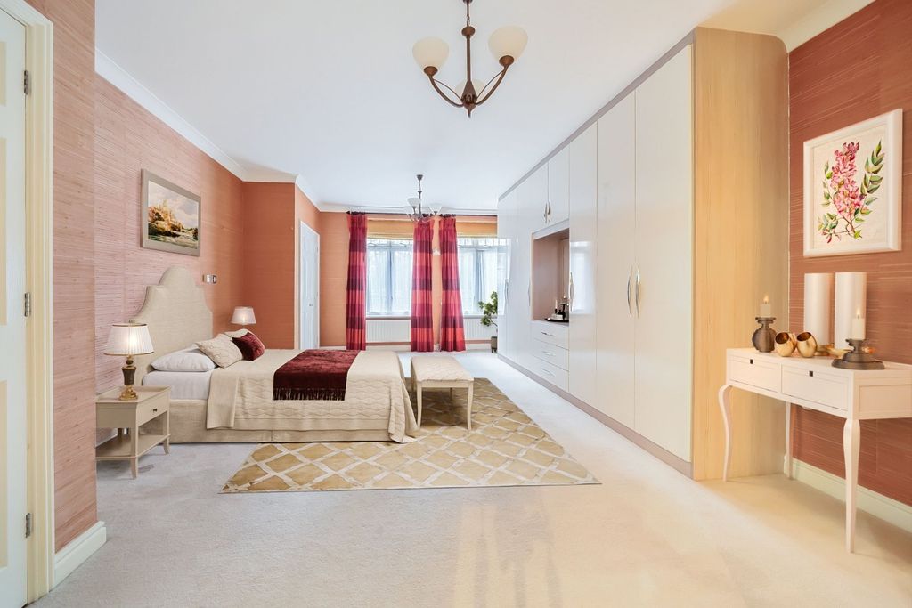 Additional image 4 of 2 bed flat for saleWorsley Grange, Kemnal Road, Chislehurst, Kent BR7