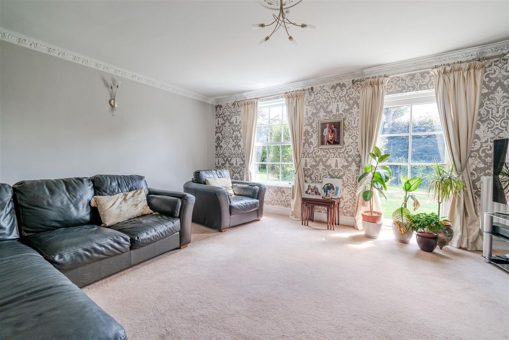 Additional image 7 of 5 bed detached house for saleBurbank House, Westbrook Close, Brookside, Chesterfield S40