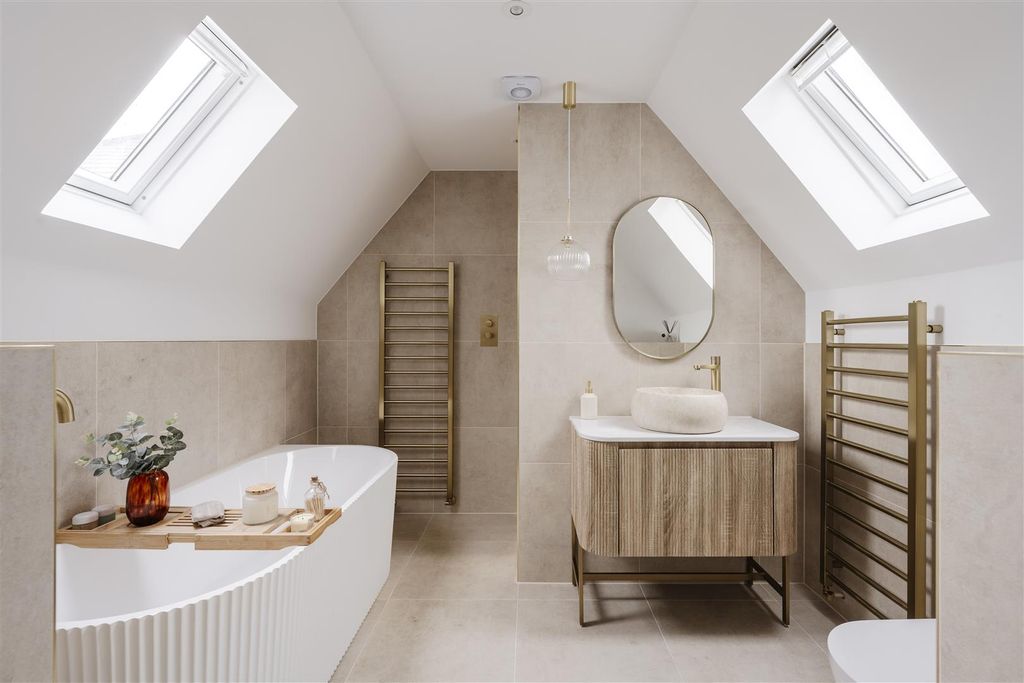 Additional image 4 of 4 bed detached house for saleMelinda Lane, Clacton-On-Sea CO16