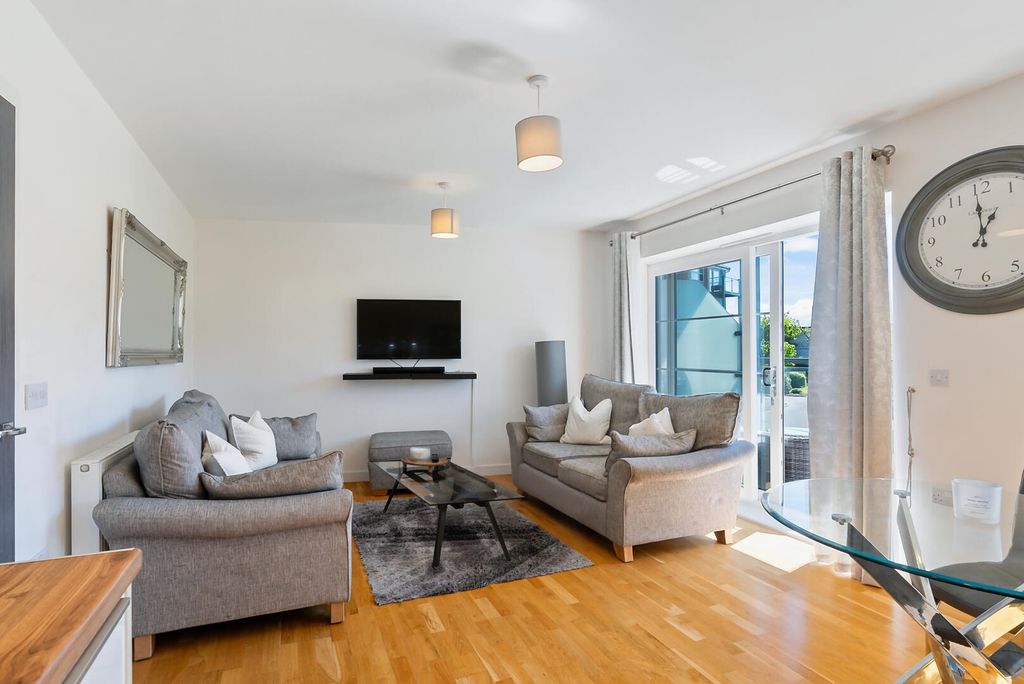 Additional image 19 of 2 bed flat for saleKennett Lane, Chertsey KT16
