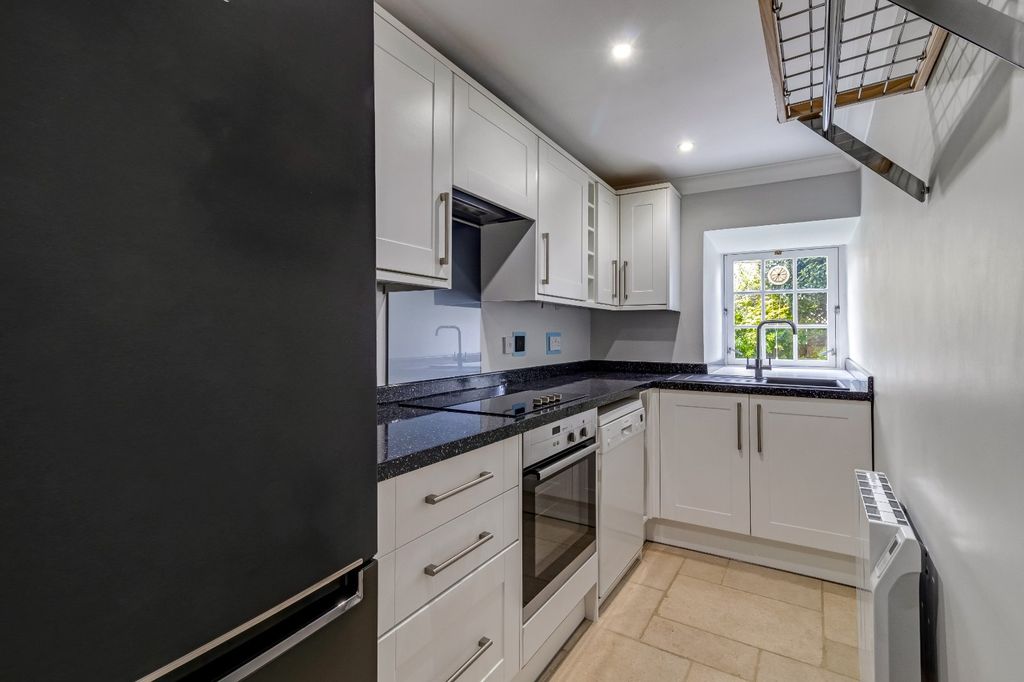 Additional image 3 of 2 bed flat for saleLondon Road, Cirencester, Gloucestershire GL7