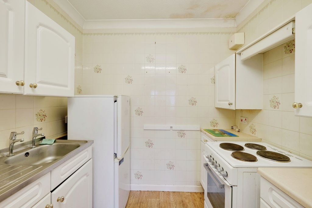 Additional image 5 of 1 bed flat for saleHomestour House, Christchurch BH23