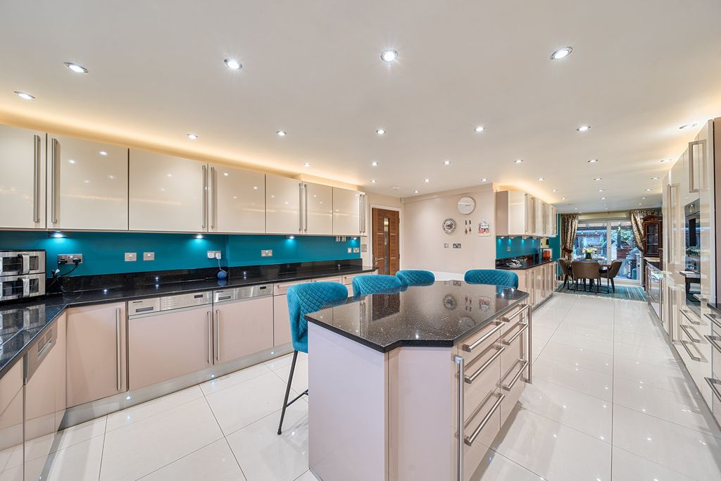 Additional image 13 of 5 bed detached house for saleHeathfield Road, Bushey WD23