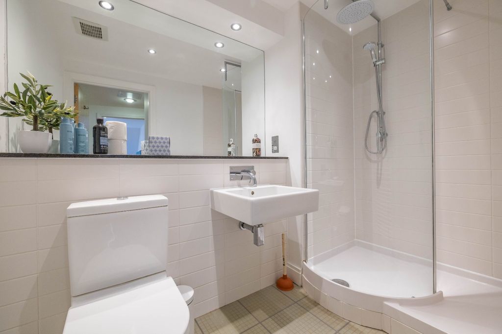 Additional image 8 of 2 bed flat for sale38 New Dover Road, Canterbury CT1