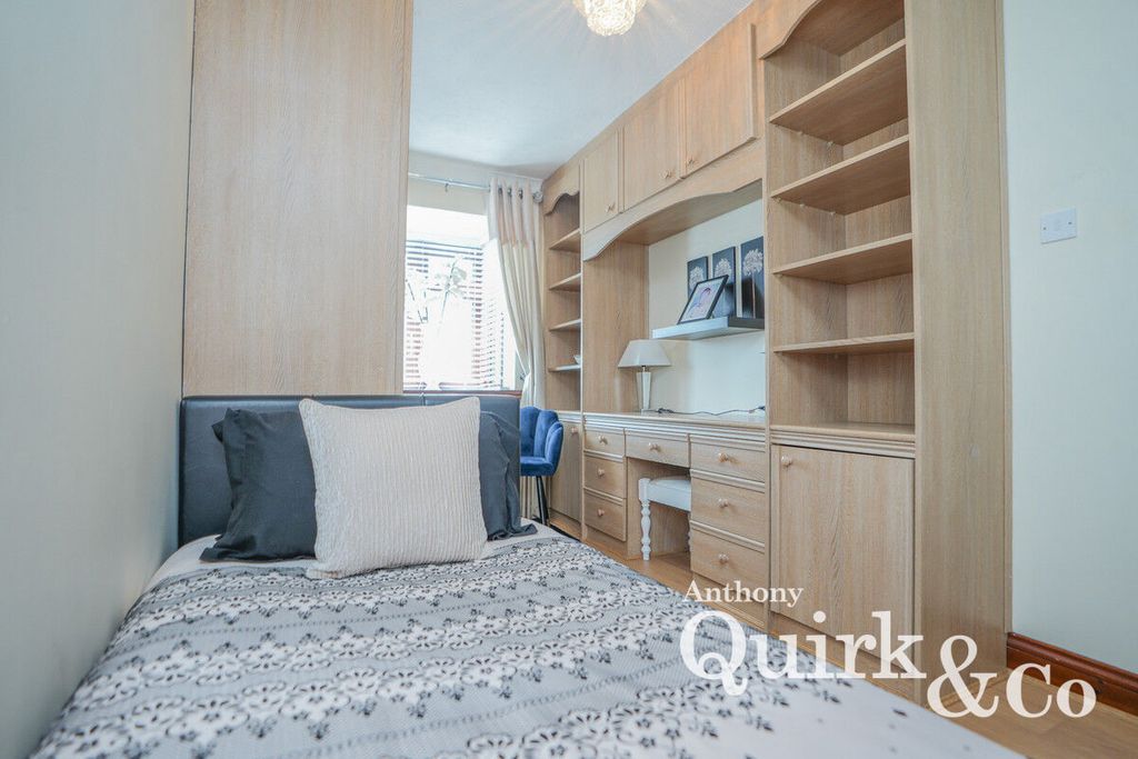 Additional image 20 of 4 bed detached house for saleLarup Avenue, Canvey Island SS8