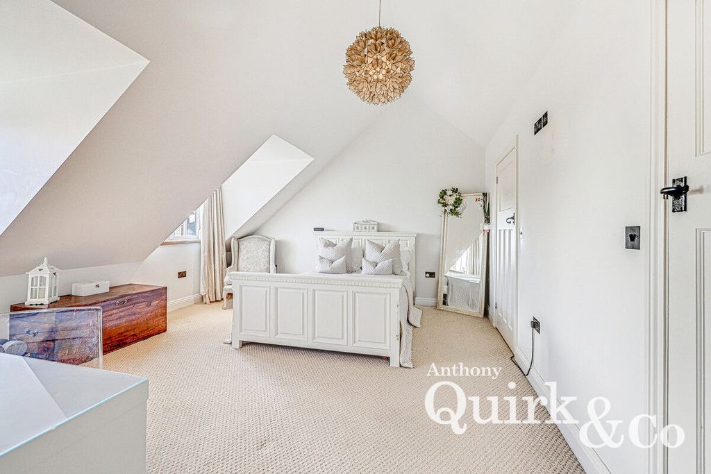 Additional image 27 of 4 bed detached house for saleHannett Road, Canvey Island SS8