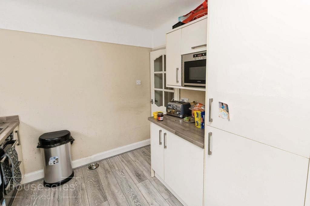 Additional image 3 of 2 bed flat for saleRedland Close, Chester CH4