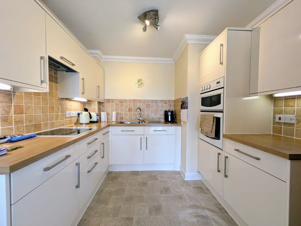 1 bed flat for saleSandringham Court, London Road, Hadleigh, Essex SS7