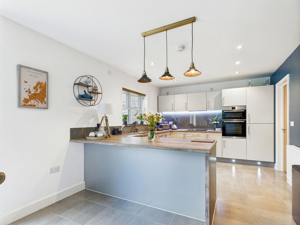 Additional image 7 of 4 bed property for saleHaydock Avenue, Castleford WF10
