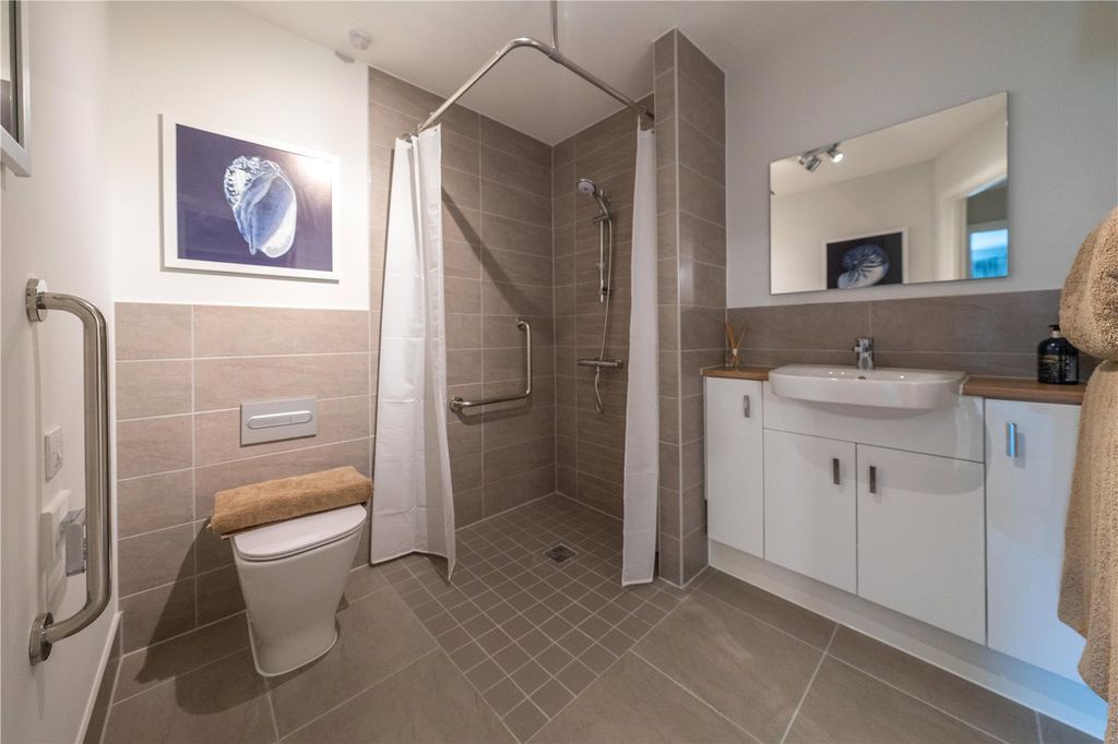 Additional image 10 of 2 bed flat for saleNew Dover Road, Canterbury, Kent CT1