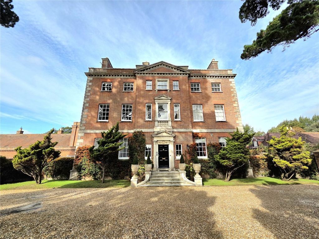 2 bed flat for saleSalisbury Road, Burton, Christchurch, Dorset BH23