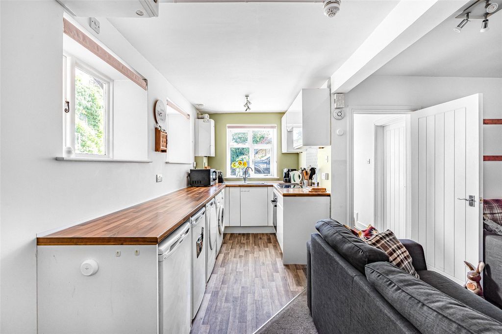 Additional image 5 of 2 bed flat for saleKings Head Court, New Street, Chipping Norton, Oxfordshire OX7