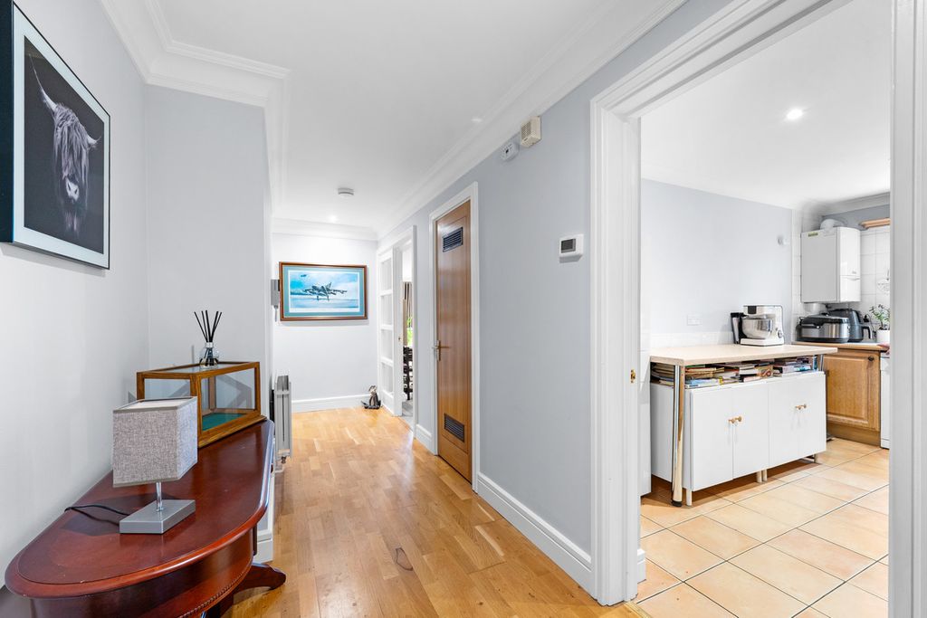 Additional image 10 of 2 bed flat for saleSt. Mary's Mount, Caterham CR3