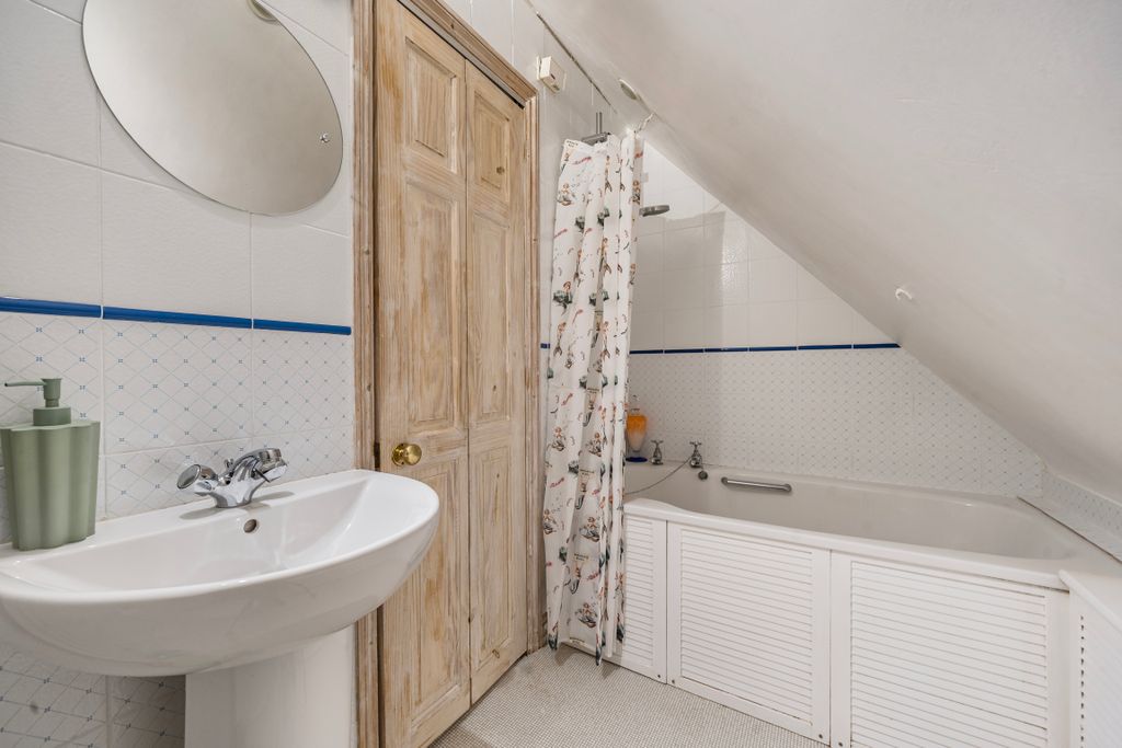 Additional image 9 of 3 bed flat for saleWoodlands Road, Camberley GU15