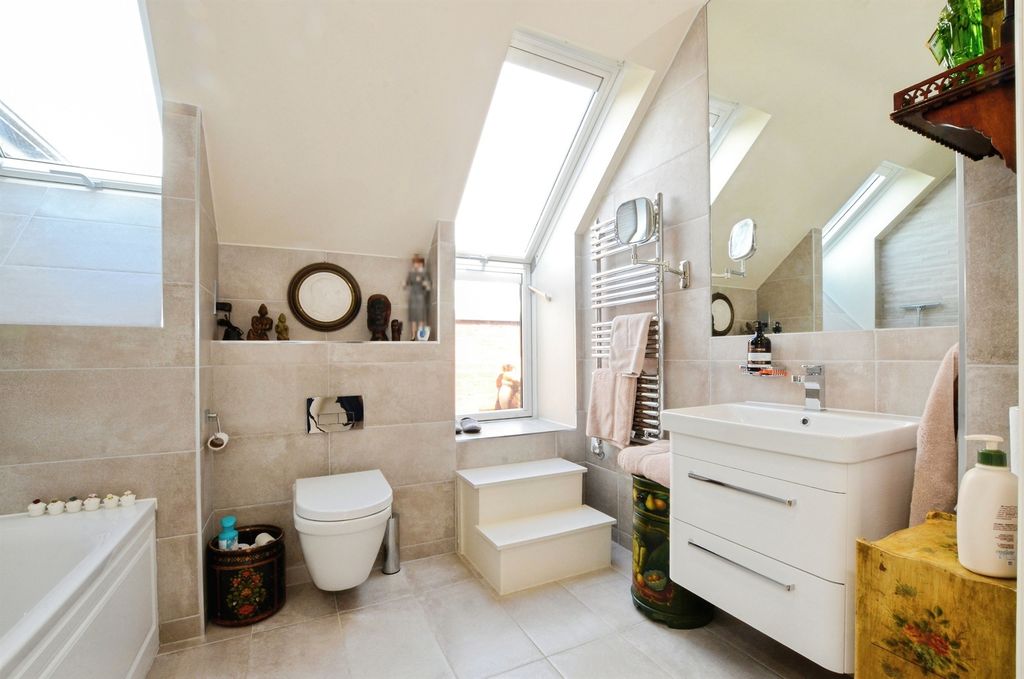 Additional image 4 of 3 bed penthouse for saleMarlborough Drive, Bushey WD23