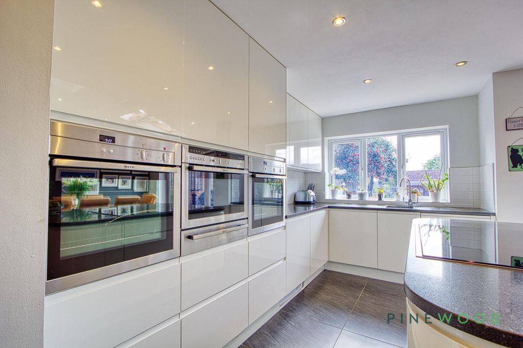 Additional image 6 of 5 bed semi-detached house for saleShaftesbury Avenue, Ashgate, Chesterfield, Derbyshire S40
