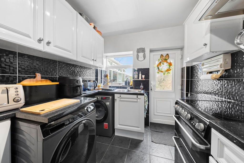 Additional image 13 of 3 bed semi-detached house for saleAvenue Road, Whittington Moor, Chesterfield S41