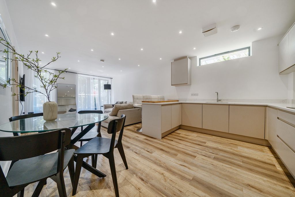 Additional image 16 of 2 bed flat for saleSouthill Road, Chislehurst BR7