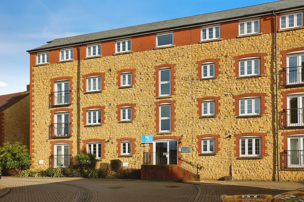 2 bed flat for saleOld Tannery Way, Milborne Port, Sherborne DT9