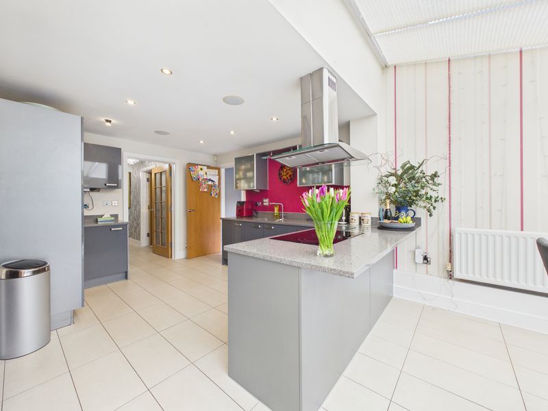 Additional image 5 of 5 bed detached house for saleNewbery Close, Caterham CR3