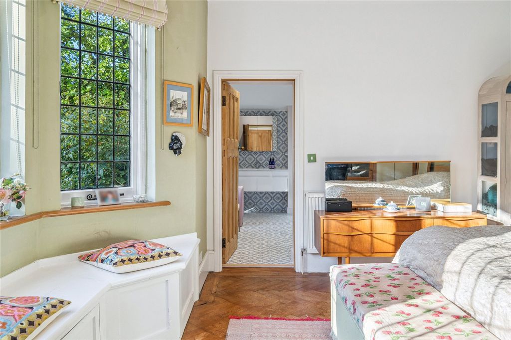 Additional image 12 of 2 bed flat for saleLycrome Road, Chesham, Buckinghamshire HP5