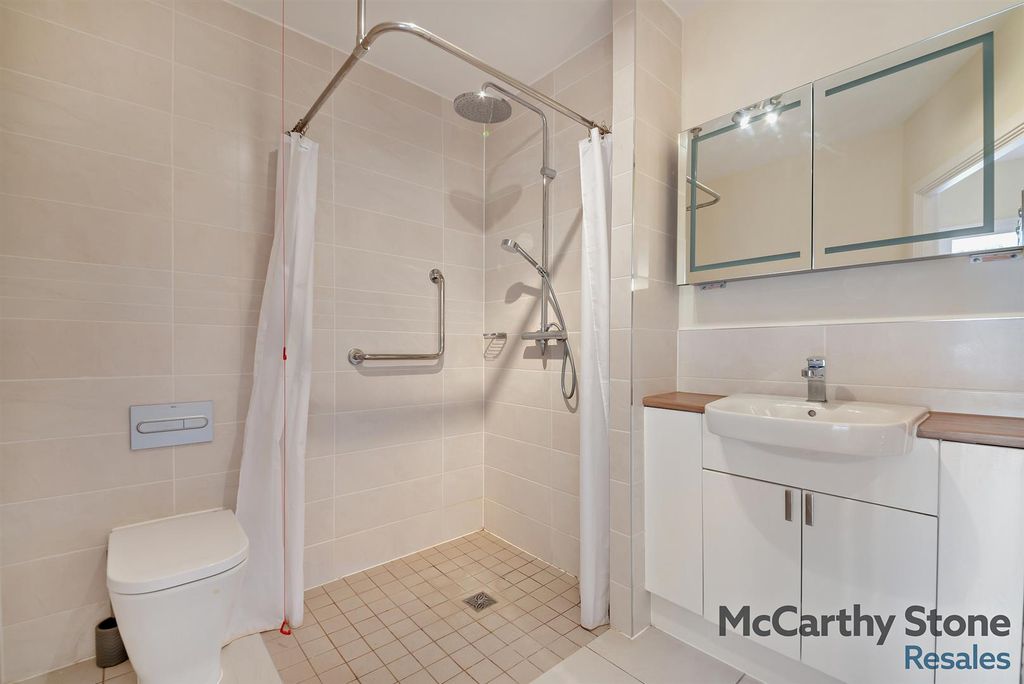 Additional image 10 of 2 bed flat for saleTrinity Road, Chipping Norton, Oxfordshire OX7