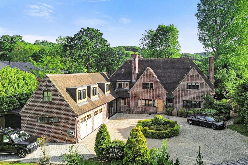 6 bed detached house for saleBalcarras Road, Charlton Kings, Cheltenham, Gloucestershire GL53