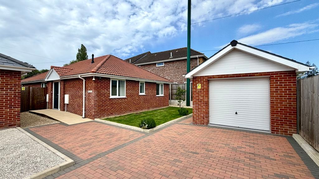 3 bed detached bungalow for saleBoundary Court, Chard, Somerset TA20