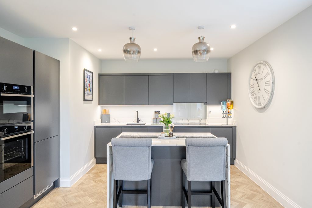 Additional image 11 of 2 bed flat for saleChurch Hill, Caterham CR3