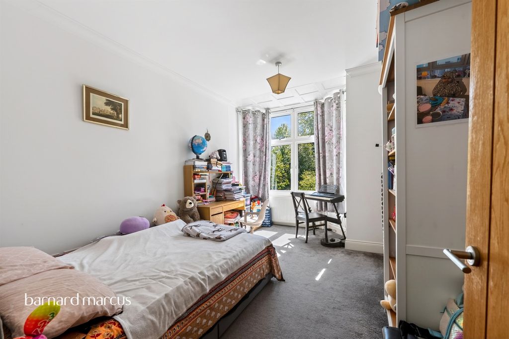 Additional image 8 of 2 bed flat for saleHoneywood Walk, Carshalton SM5