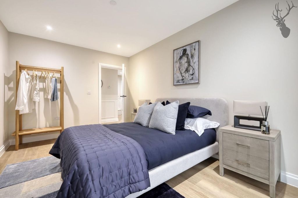 Additional image 21 of 2 bed flat for saleHigh Road, Chigwell IG7