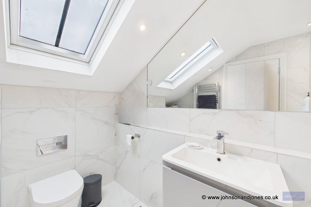 Additional image 13 of 2 bed flat for salePortman House, Chertsey KT16